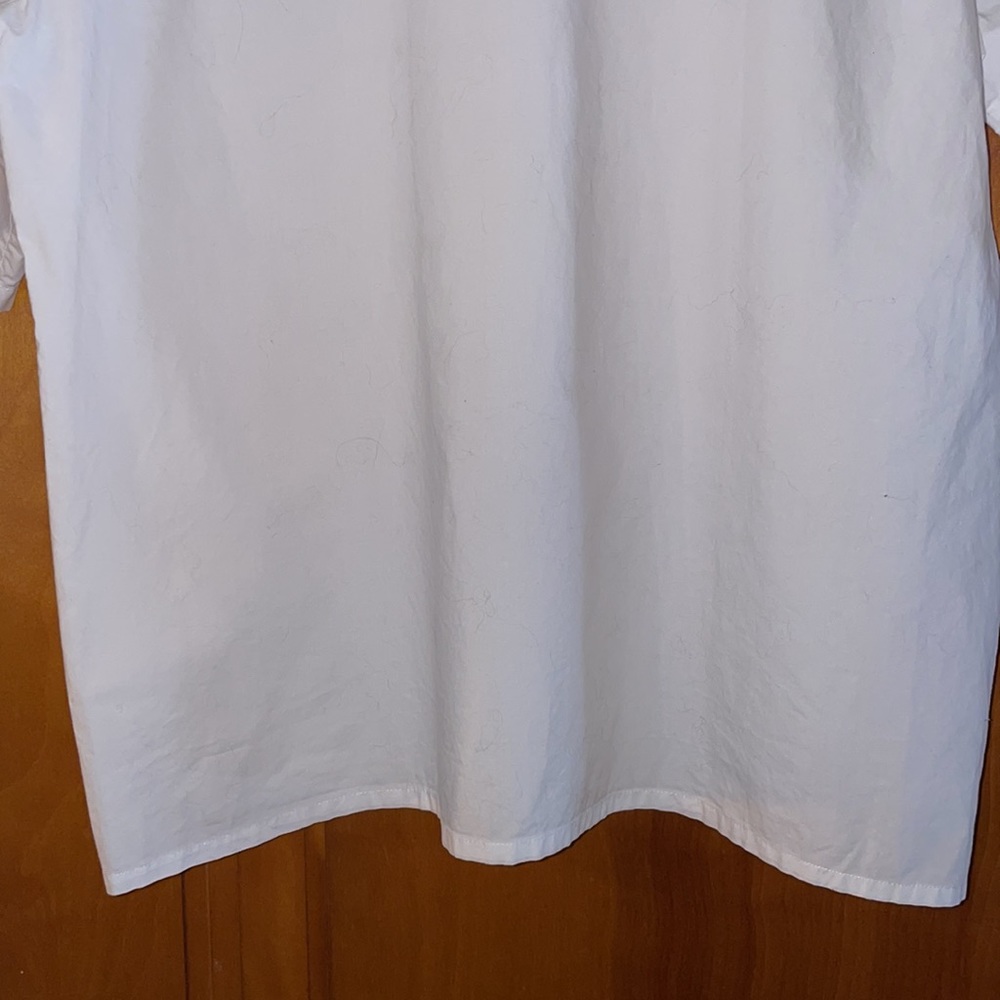 Sofia D’Hoore white; 100% cotton top with detailing at shoulder and hem; Sz 34 - Picture 6 of 10